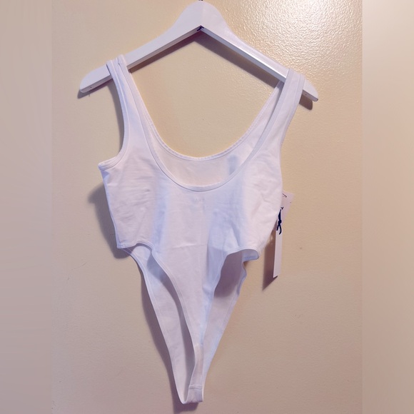 Aritzia Hold It Lynx White Bodysuit - Picture 4 of 6